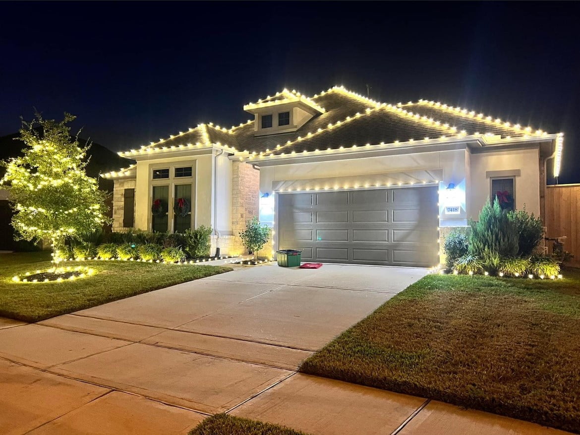 Bright White Christmas Light installation by Patriot Exterior Cleaning